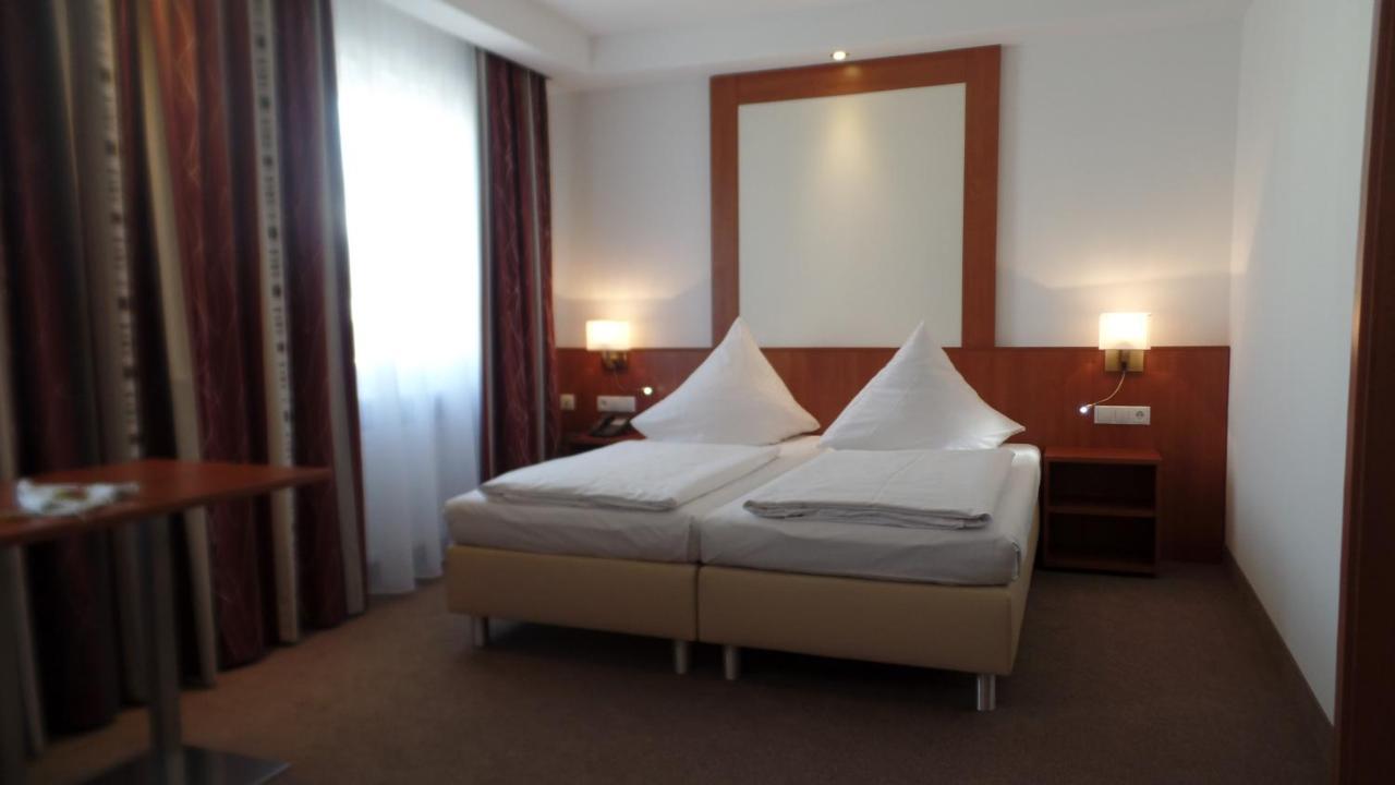 Hotel St. Georg Ratisbona Esterno foto