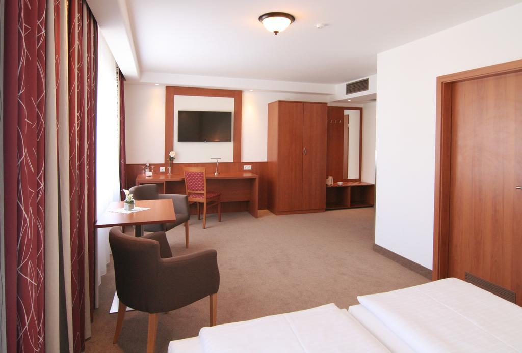 Hotel St. Georg Ratisbona Esterno foto