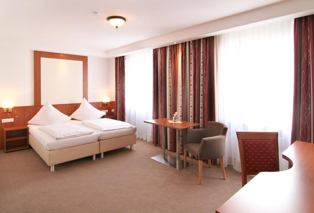 Hotel St. Georg Ratisbona Esterno foto